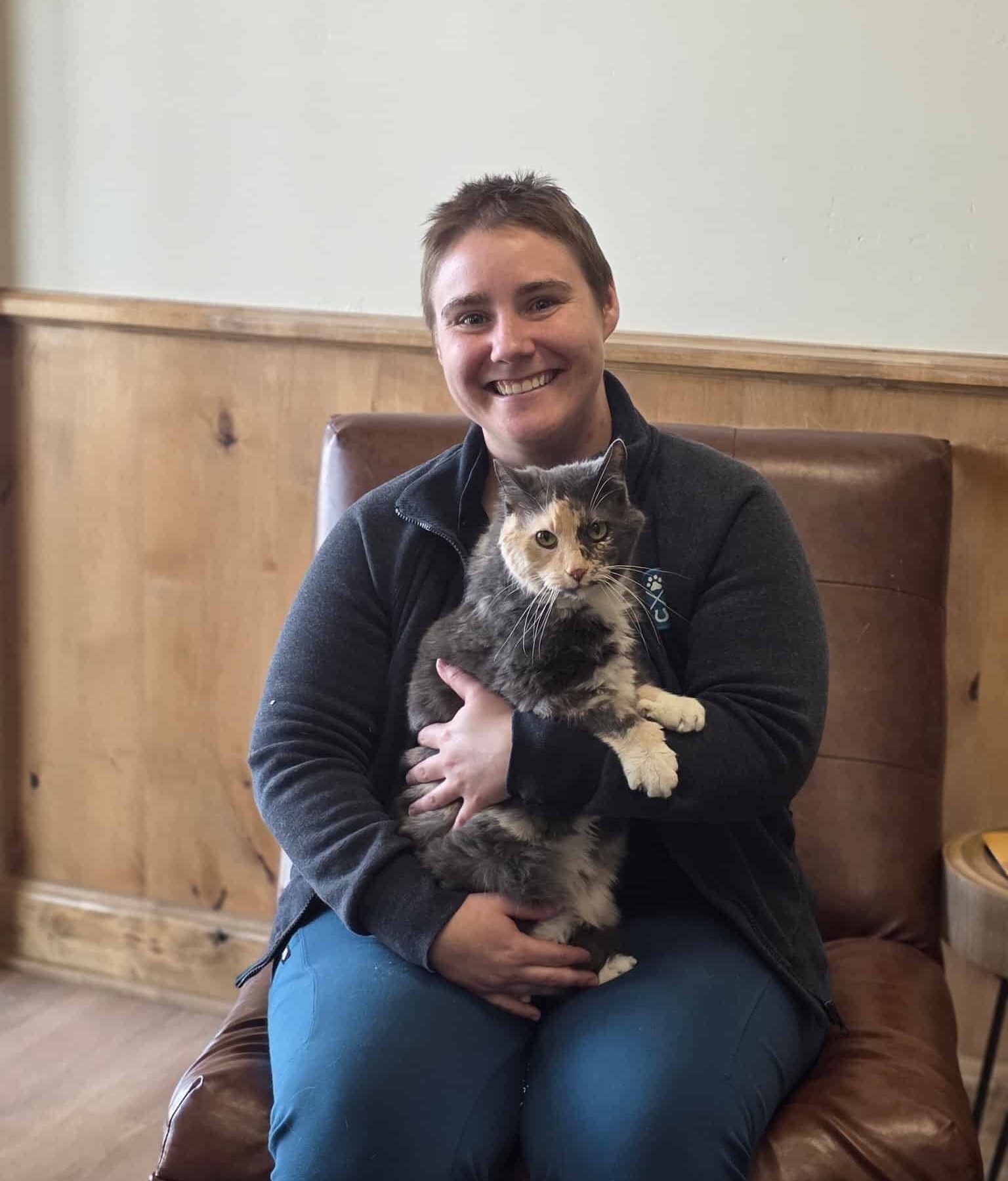 Photo of Veterinary Assistant Shaundi with a horse